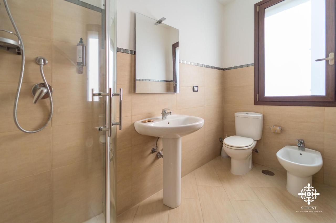 Villa Seaside - Beach Retreat With Jacuzzi Сиракузы Экстерьер фото