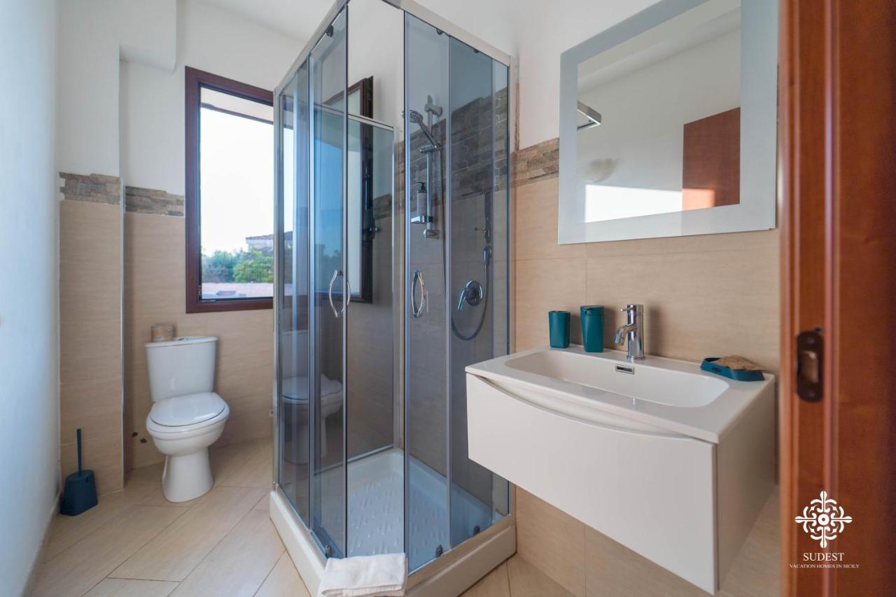 Villa Seaside - Beach Retreat With Jacuzzi Сиракузы Экстерьер фото