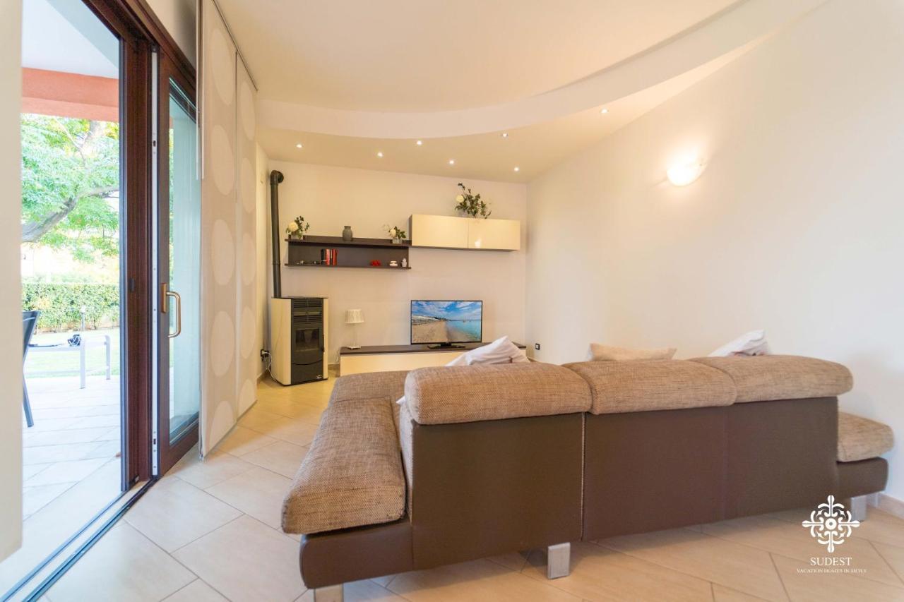 Villa Seaside - Beach Retreat With Jacuzzi Сиракузы Экстерьер фото