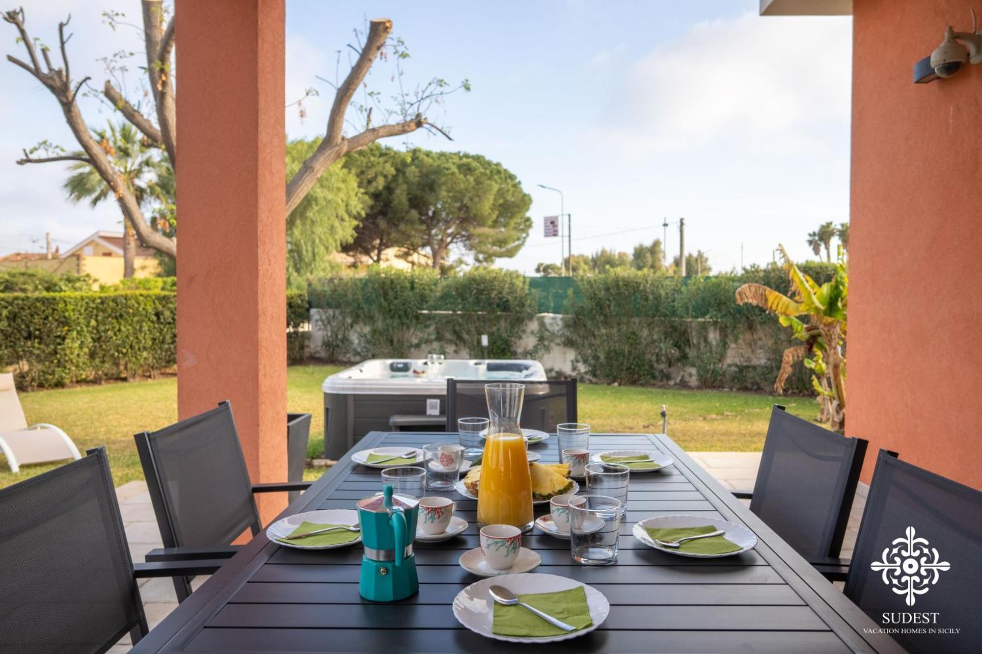 Villa Seaside - Beach Retreat With Jacuzzi Сиракузы Экстерьер фото